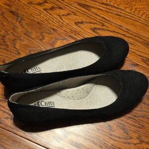 Cliffs by White Mountain Women's Black Clara Flats Suedette